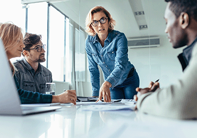 manager leading team in strategic meeting